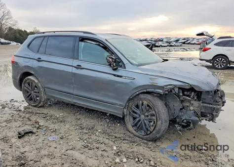 2022 Volkswagen Tiguan Se R-Line Black z USA, uszkodzony, nr VIN 3VV8B7AX9NM017368